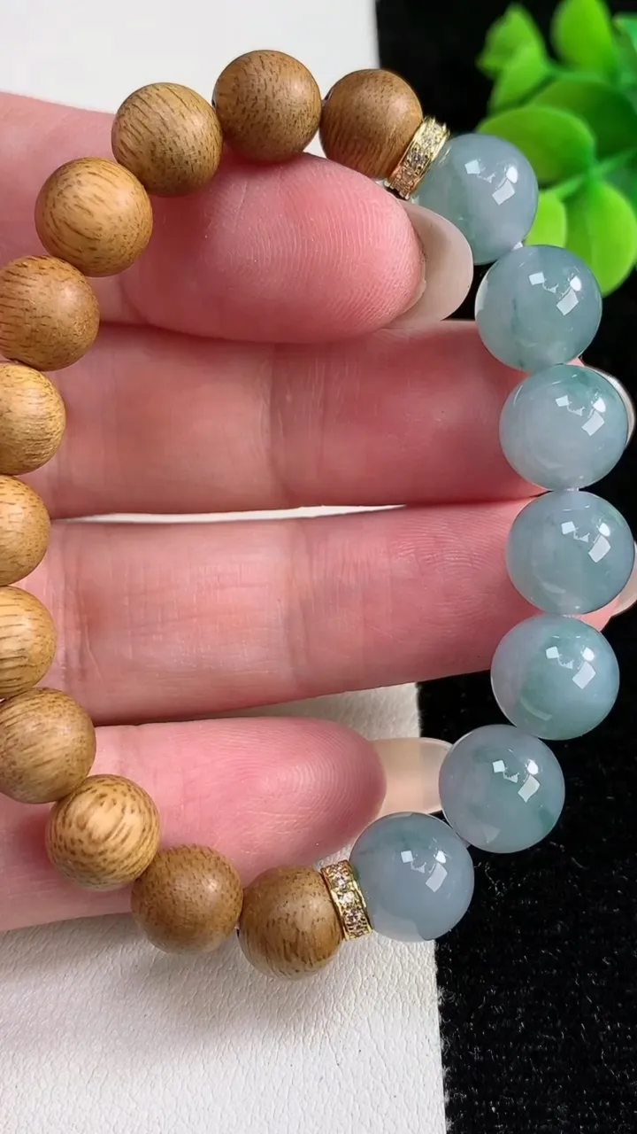 天然A货翡翠紫罗兰飘花圆珠手串，尺寸9.6-7颗，重量:14.94g12月12日
工厂直销收藏佳品,