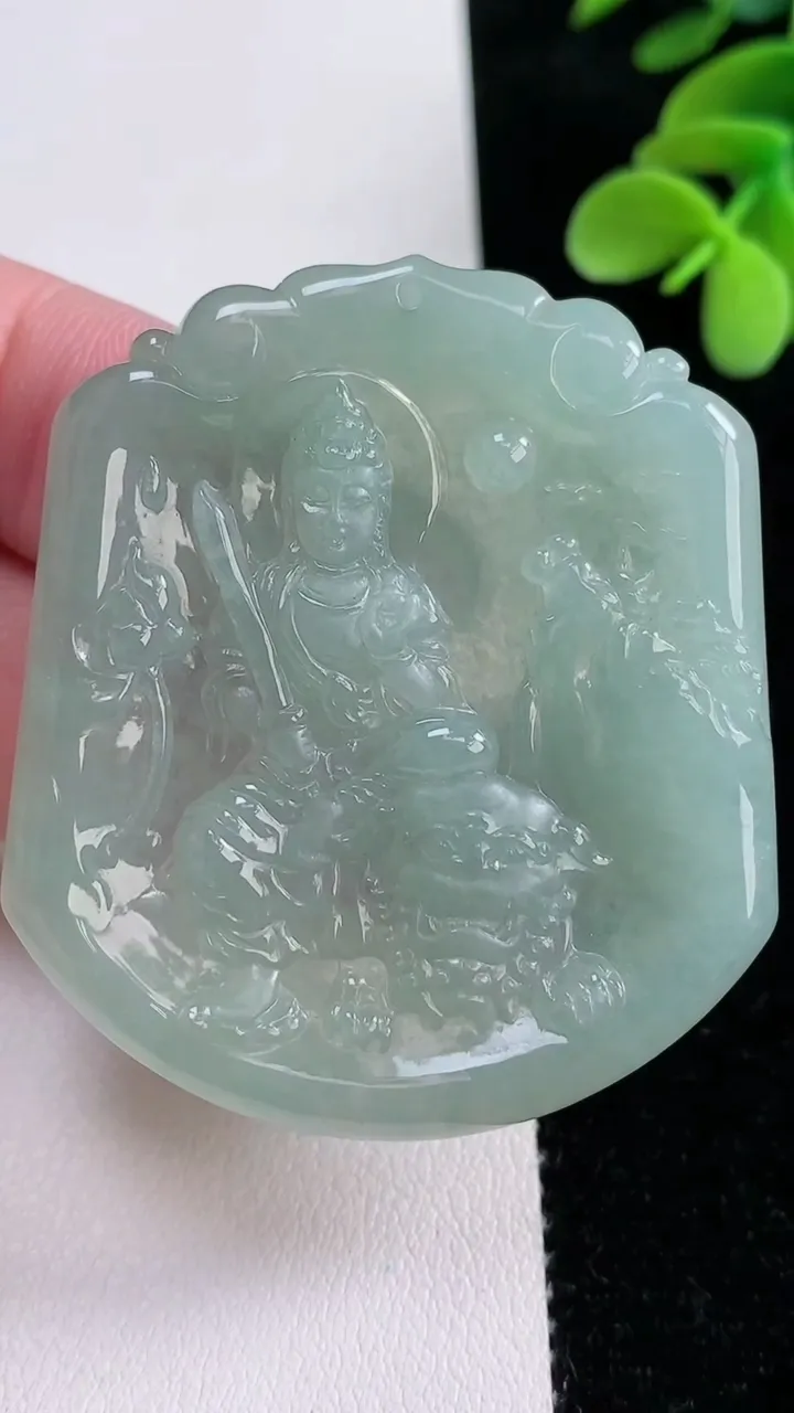 天然A货翡翠文殊菩萨吊坠，尺寸49.2-43.7-4.8，重量:25.88g
12月12日