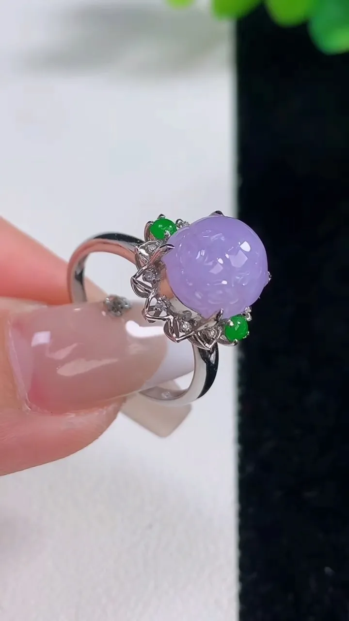天然A货翡翠18K金紫罗兰貔貅戒指，尺寸17.3-9.5-8.6-10.4重量:3.16g2025年12月12日
工厂直销收藏佳品,种好水足，色泽均匀，有种有色，上手高大气！