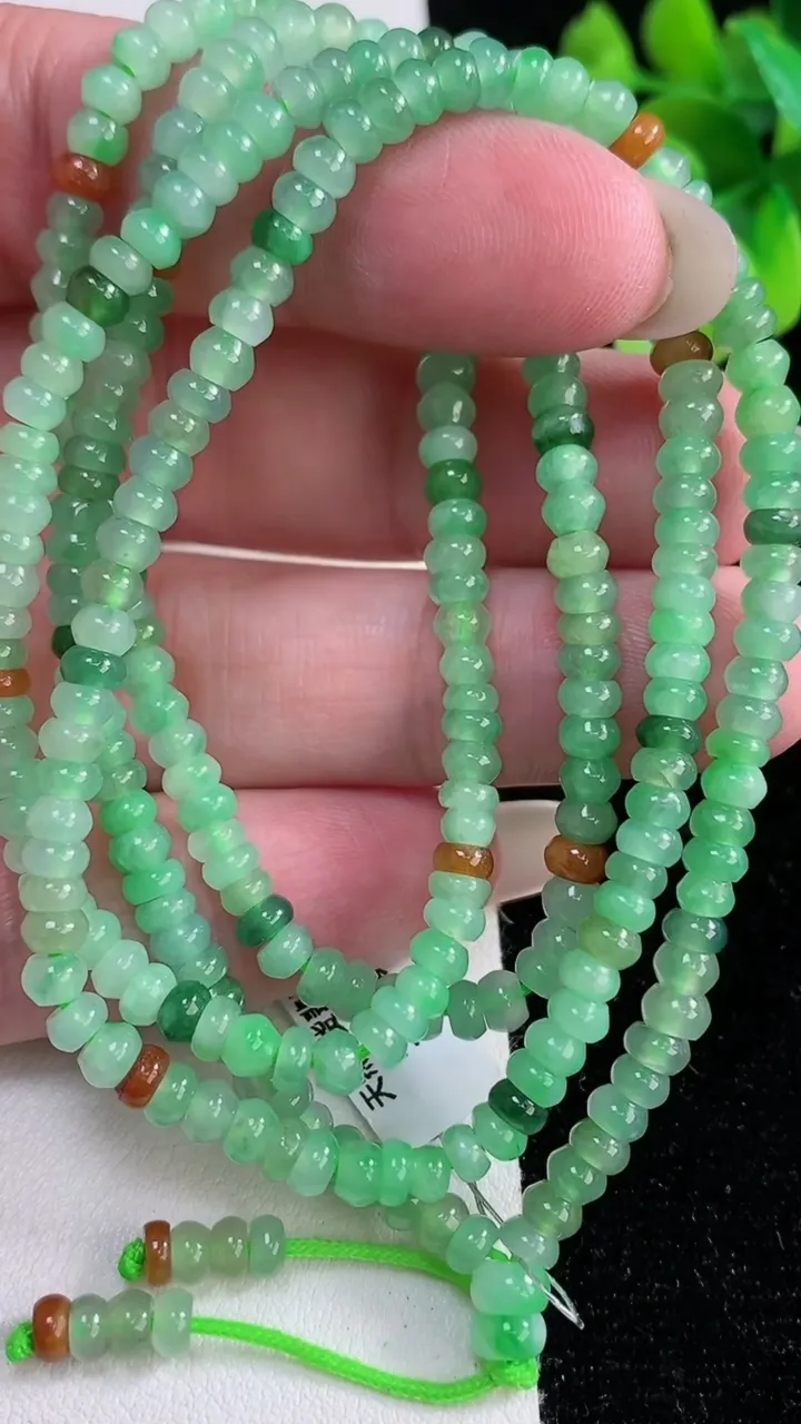 天然A货翡翠双彩算盘珠项链，尺寸3.8-1.8-286颗，重量:24.67g12月12日
工厂直销收