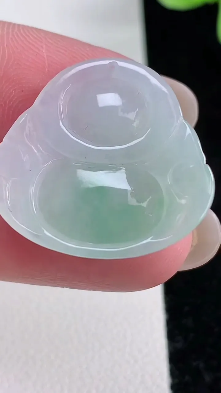 天然A货翡翠佛公吊坠，尺寸23-25-5，重量:4.95g
12月12日