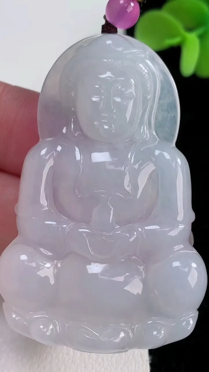 天然A货翡翠观音菩萨吊坠，尺寸56.6-37-5，重量:21.26g
12月12日