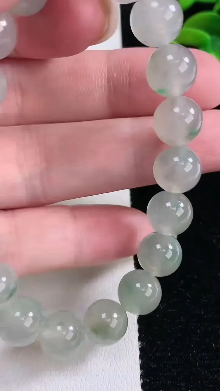 天然A货翡翠圆珠手串，尺寸10-19颗，重量:33.71g12月12日
工厂直销收藏佳品,种好水足，色泽均匀，有种有色，上手高大气！