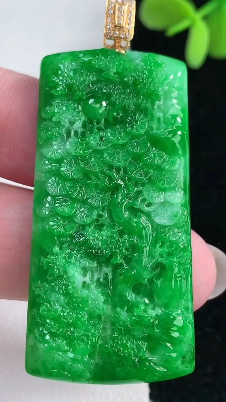 天然A货翡翠山水牌吊坠，尺寸48.5-24-4，重量:12.78g
12月12日
