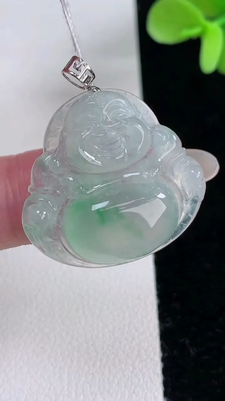 天然A货翡翠佛公吊坠，尺寸26-28.4-5.5，重量:6.79g
12月12日