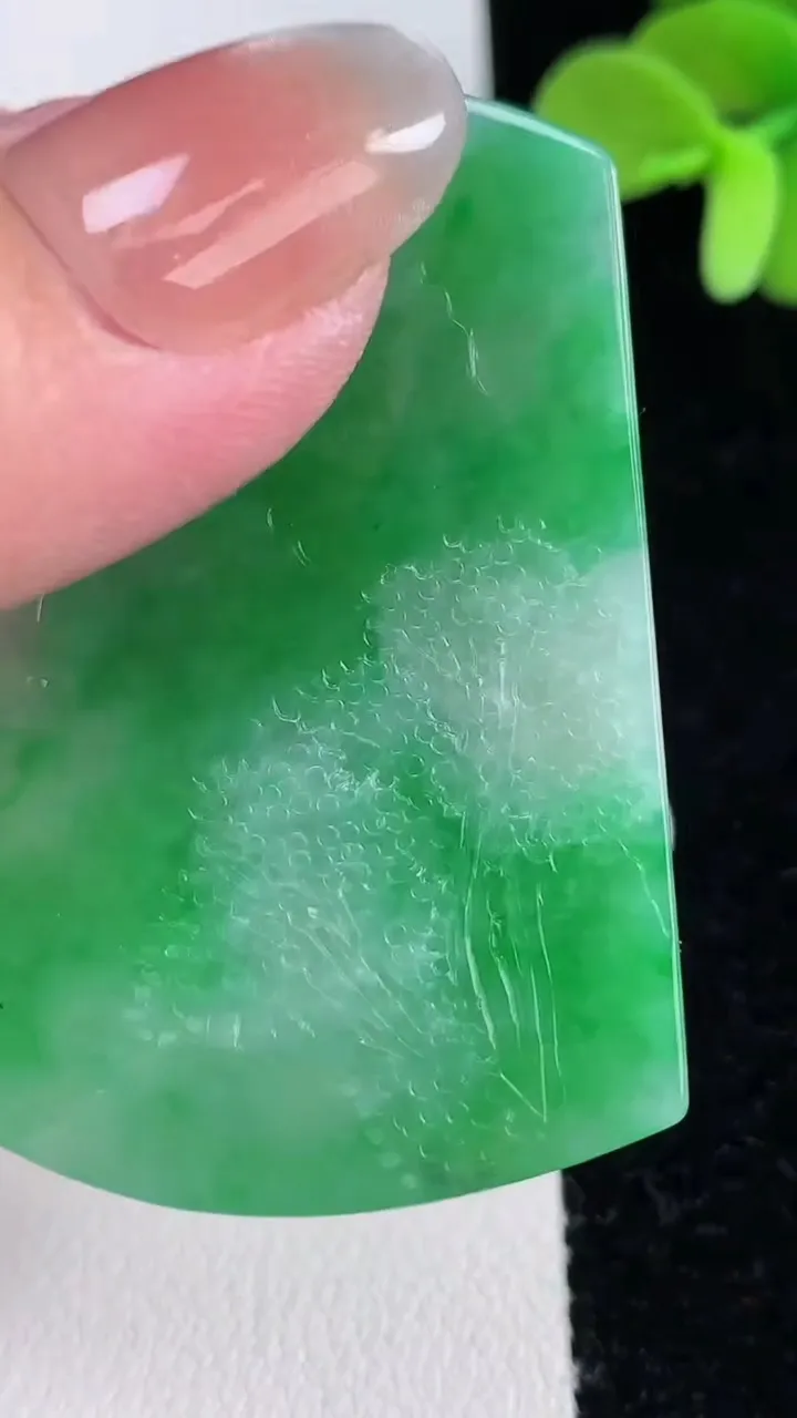 天然A货翡翠山水牌吊坠，尺寸49.7-35.7-5，重量:22.82g
12月12日