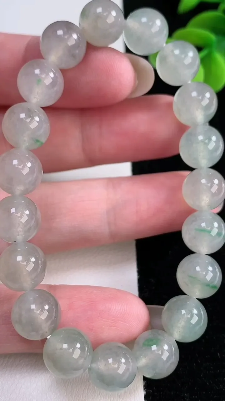 天然A货翡翠圆珠手串，尺寸10-19颗，重量:33.71g12月12日
工厂直销收藏佳品,种好水足，