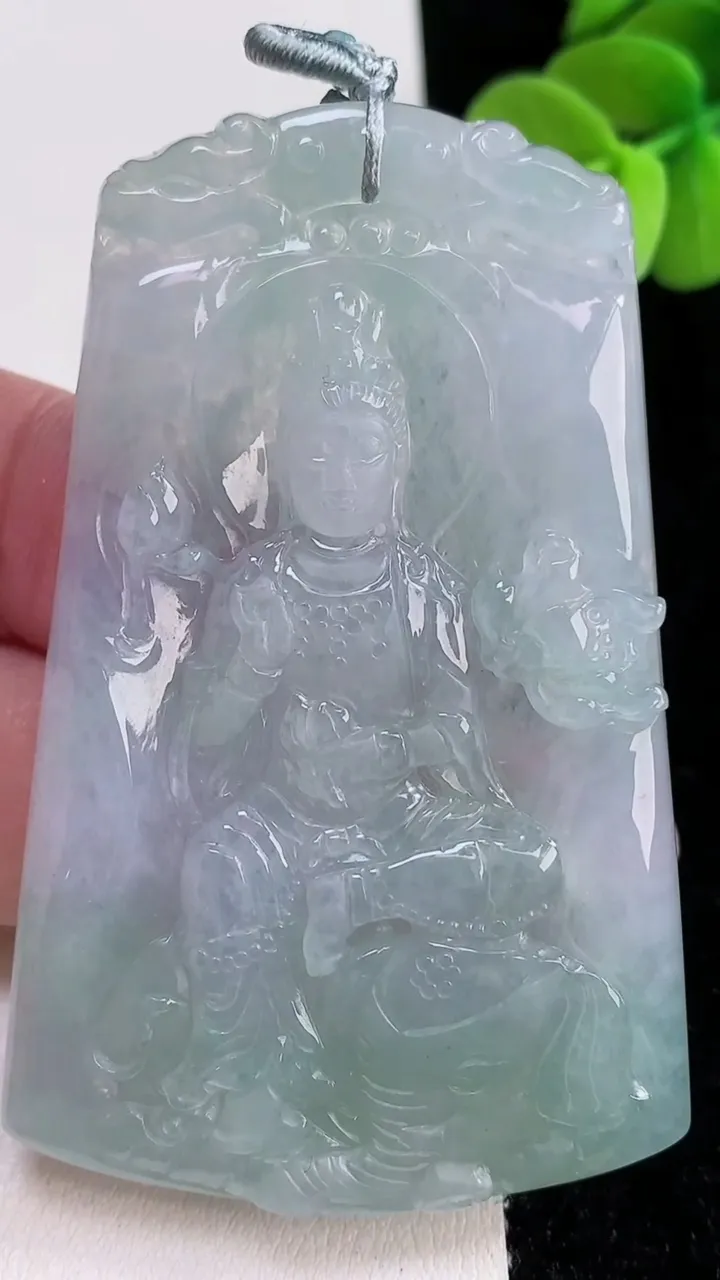天然A货翡翠普贤菩萨吊坠，尺寸65.3-42-5，重量:32.21g
12月12日