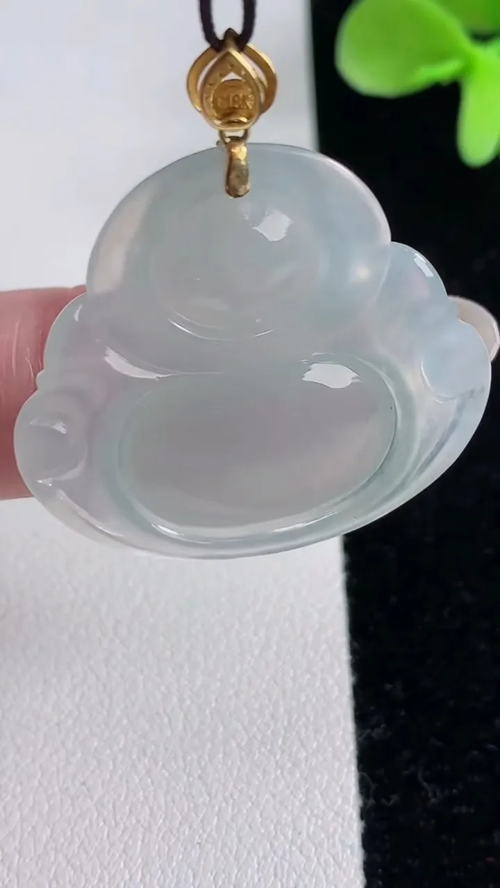 天然A货翡翠种白冰佛公吊坠，尺寸28.2-31.3-5.4，重量:7.79g
12月12日