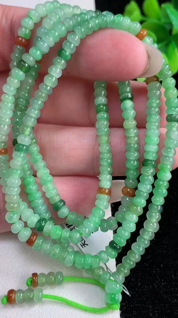 天然A货翡翠双彩算盘珠项链，尺寸3.8-1.8-286颗，重量:24.67g12月12日
工厂直销收