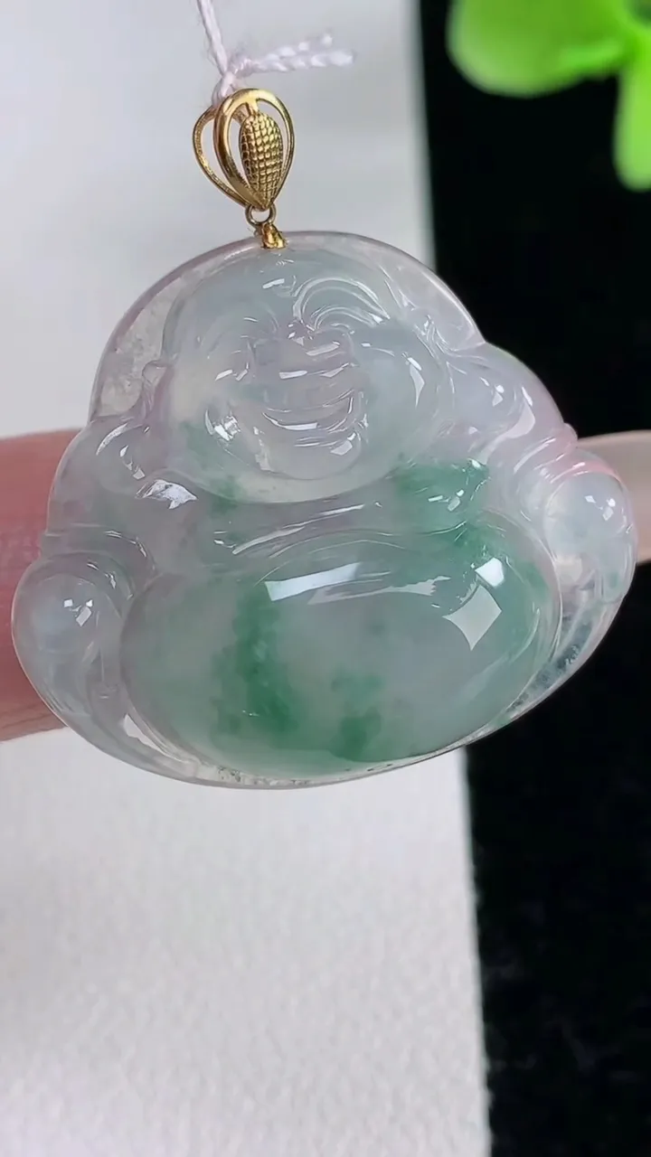 天然A货翡翠种飘花佛公吊坠，尺寸25.4-28.8-6，重量:7.23g
12月12日