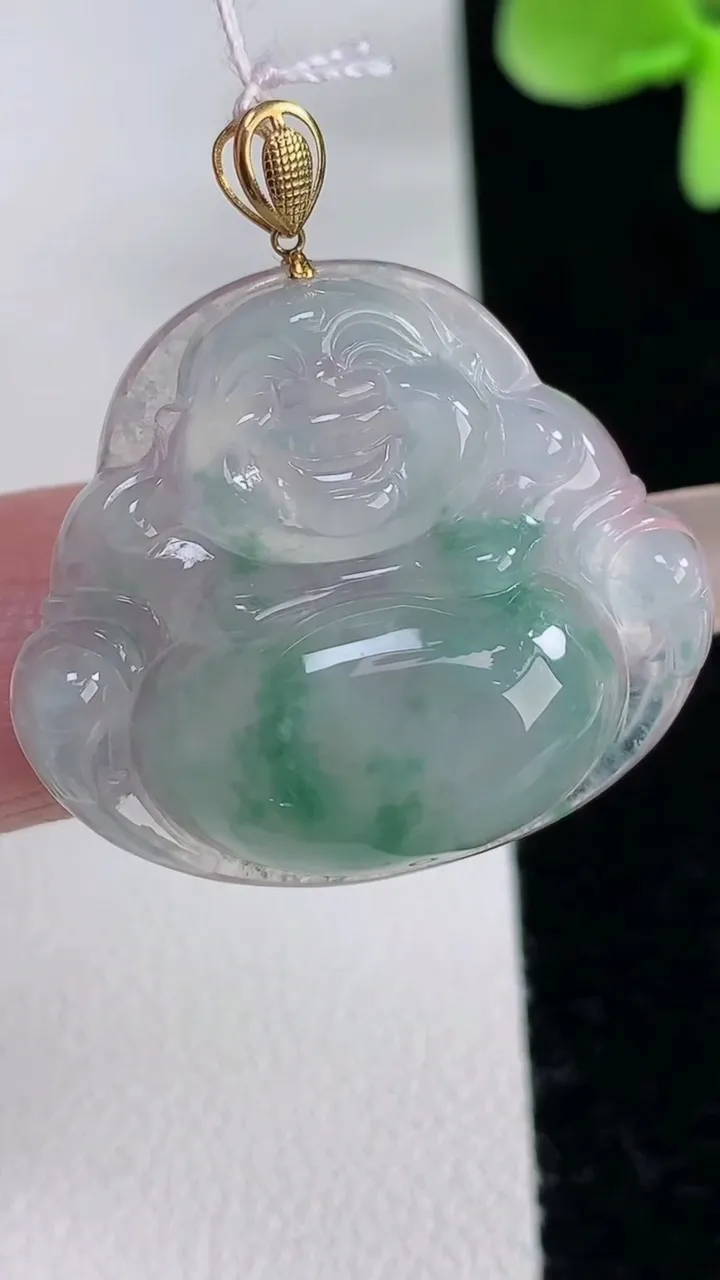 天然A货翡翠种飘花佛公吊坠，尺寸25.4-28.8-6，重量:7.23g
12月12日