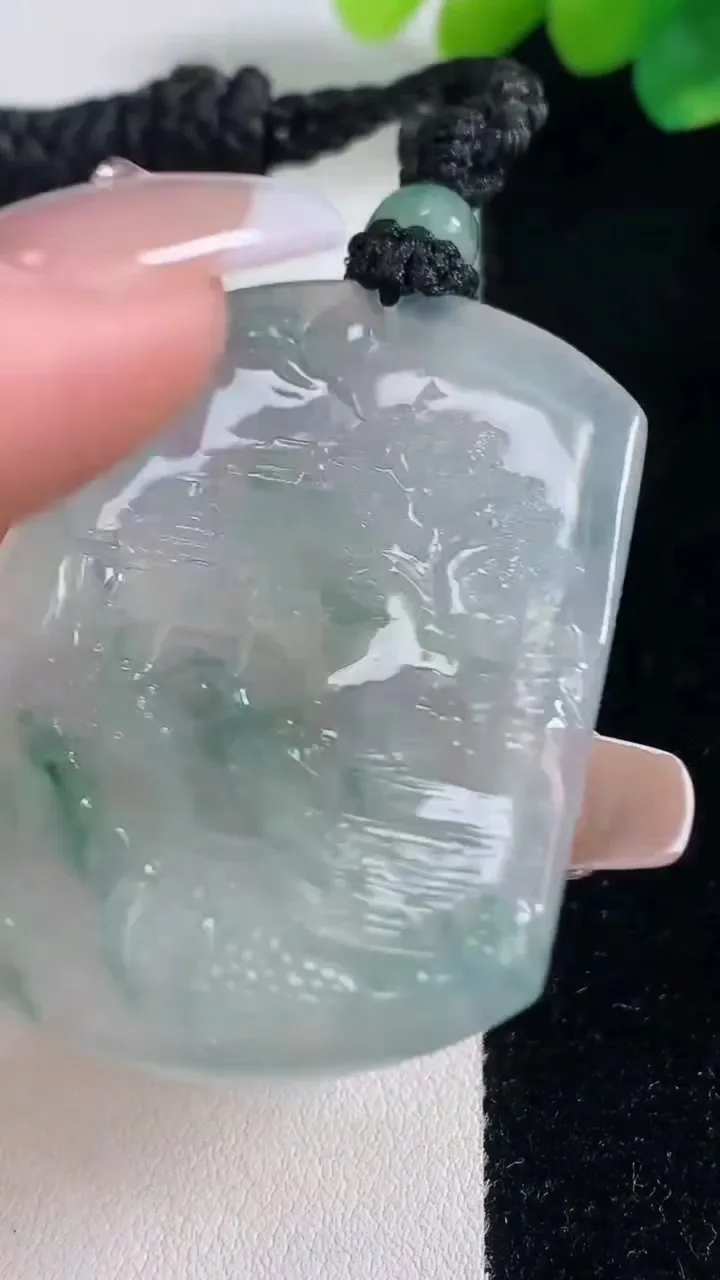 天然A货翡翠种飘花山水牌吊坠，尺寸49-37.6-4.2，重量:22.70g
12月12日