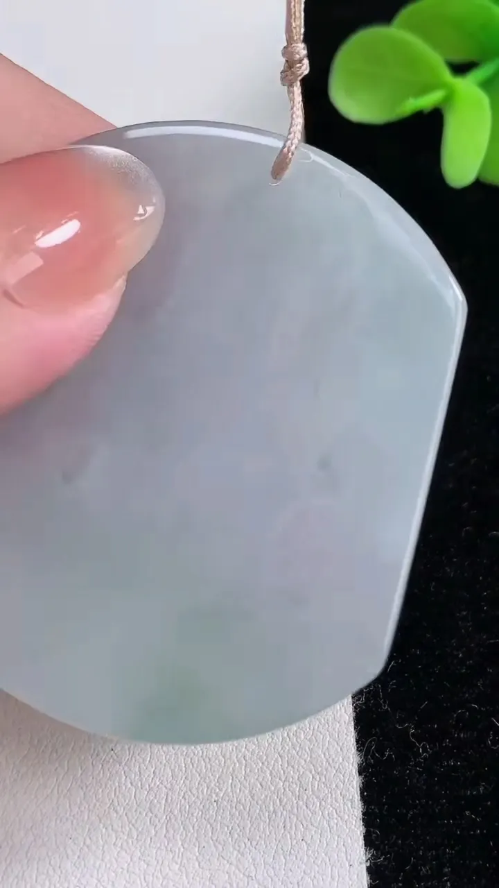 天然A货翡翠虚空藏菩萨吊坠，尺寸49.8-43.4-4.7，重量:22.87g
12月12日