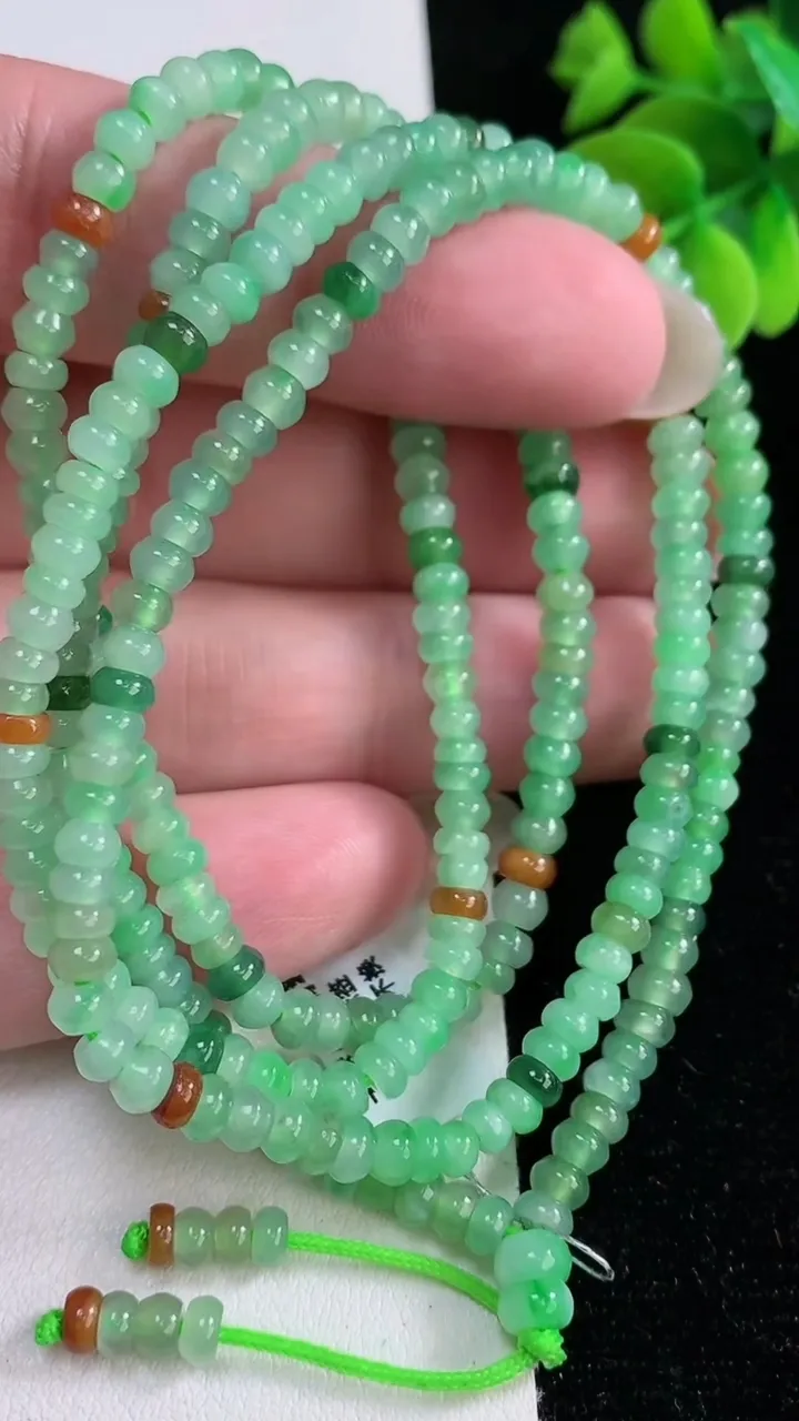 天然A货翡翠双彩算盘珠项链，尺寸3.8-1.8-286颗，重量:24.67g12月12日
工厂直销收藏佳品,种好水足，色泽均匀，有种有色，上手高大气！