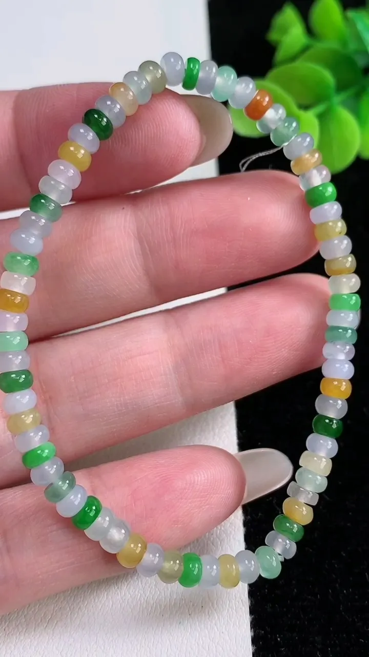 天然A货翡翠四彩算盘珠手串，尺寸4-2.2-69颗，重量:7.32g12月12日
工厂直销收藏佳品,
