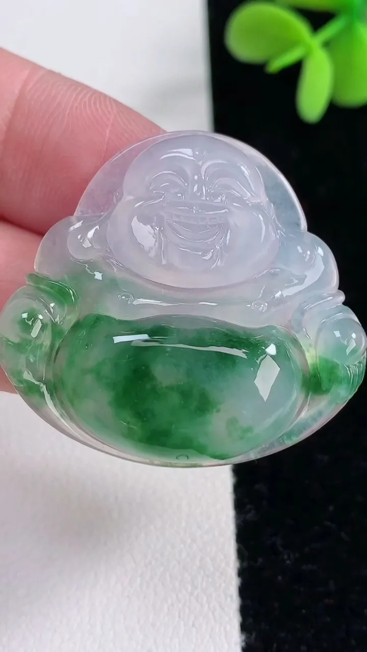 天然A货翡翠种飘花佛公吊坠，尺寸33-36.4-5.8，重量:11.61g
12月12日