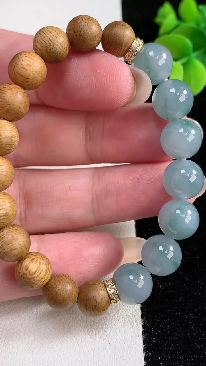 天然A货翡翠紫罗兰飘花圆珠手串，尺寸9.6-7颗，重量:14.94g12月12日
工厂直销收藏佳品,