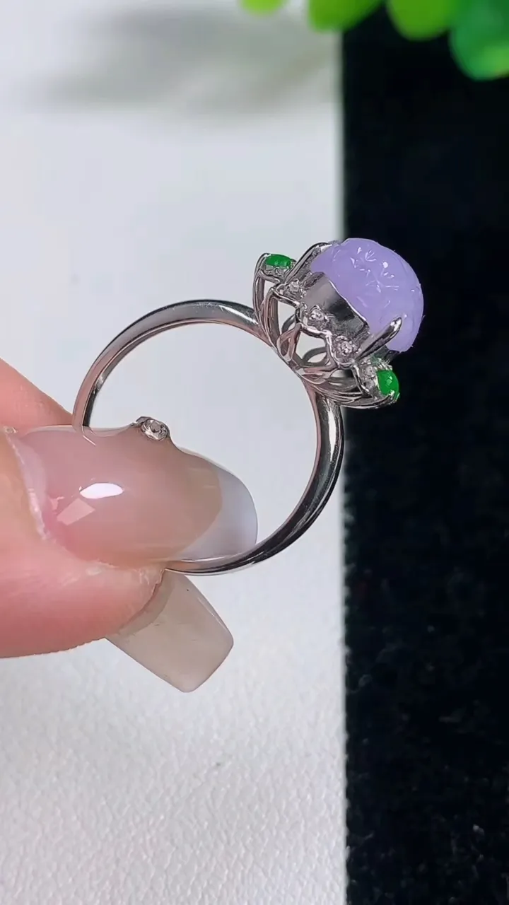 天然A货翡翠18K金紫罗兰貔貅戒指，尺寸17.3-9.5-8.6-10.4重量:3.16g2025年12月12日
工厂直销收藏佳品,种好水足，色泽均匀，有种有色，上手高大气！