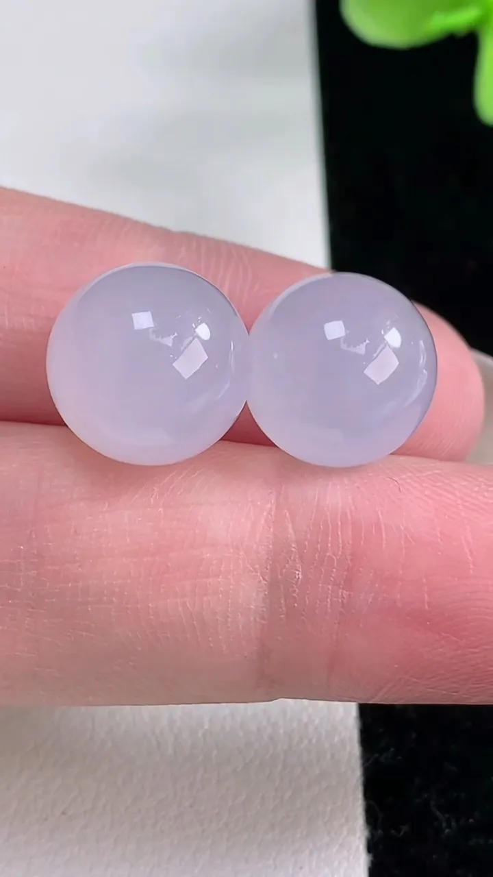 天然A货翡翠种紫罗兰圆珠镶嵌件一对，尺寸12.3，重量:7.80g
12月12日