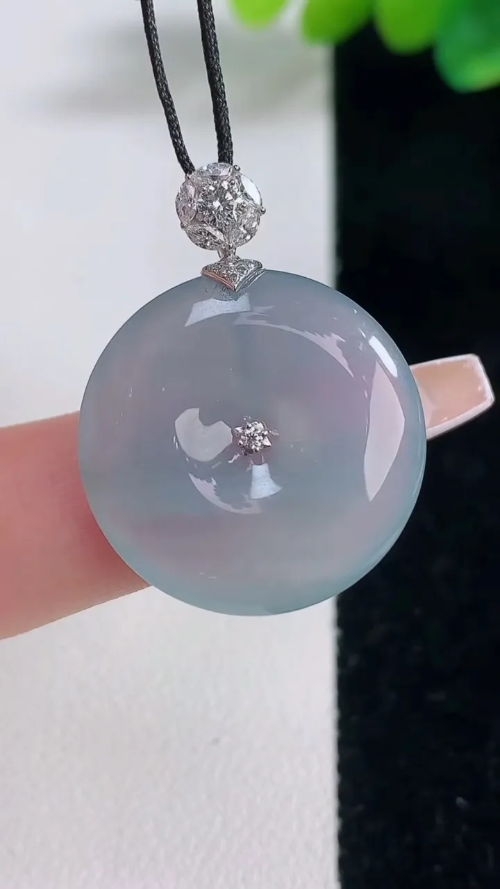 天然A货翡翠种紫罗兰平安扣吊坠，尺寸22.7-4.5，重量:5.09g
12月12日