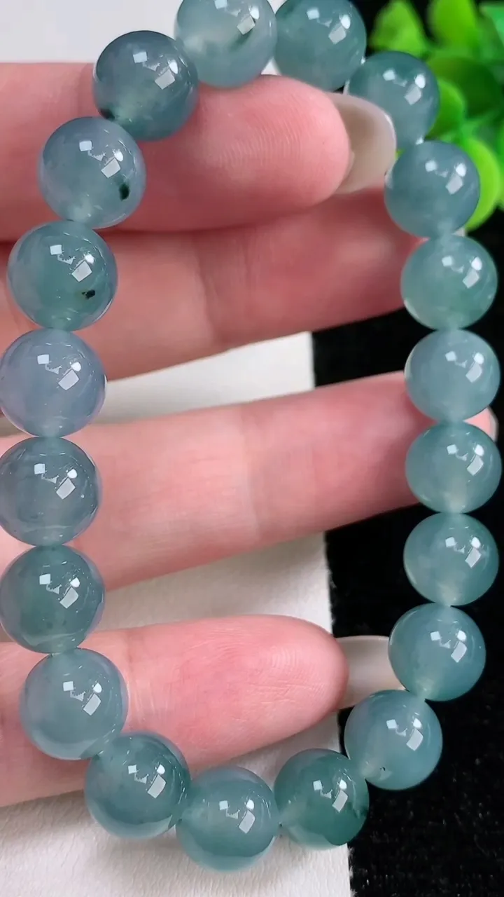 天然A货翡翠圆珠手串，尺寸9.4-20颗，重量:32.60g12月12日
工厂直销收藏佳品,种好水足