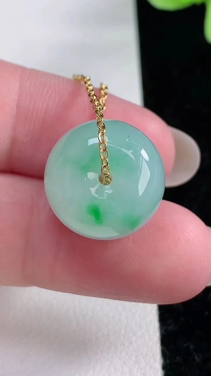 天然A货翡翠路路通吊坠，尺寸16-10.8，重量:8.26g
12月12日