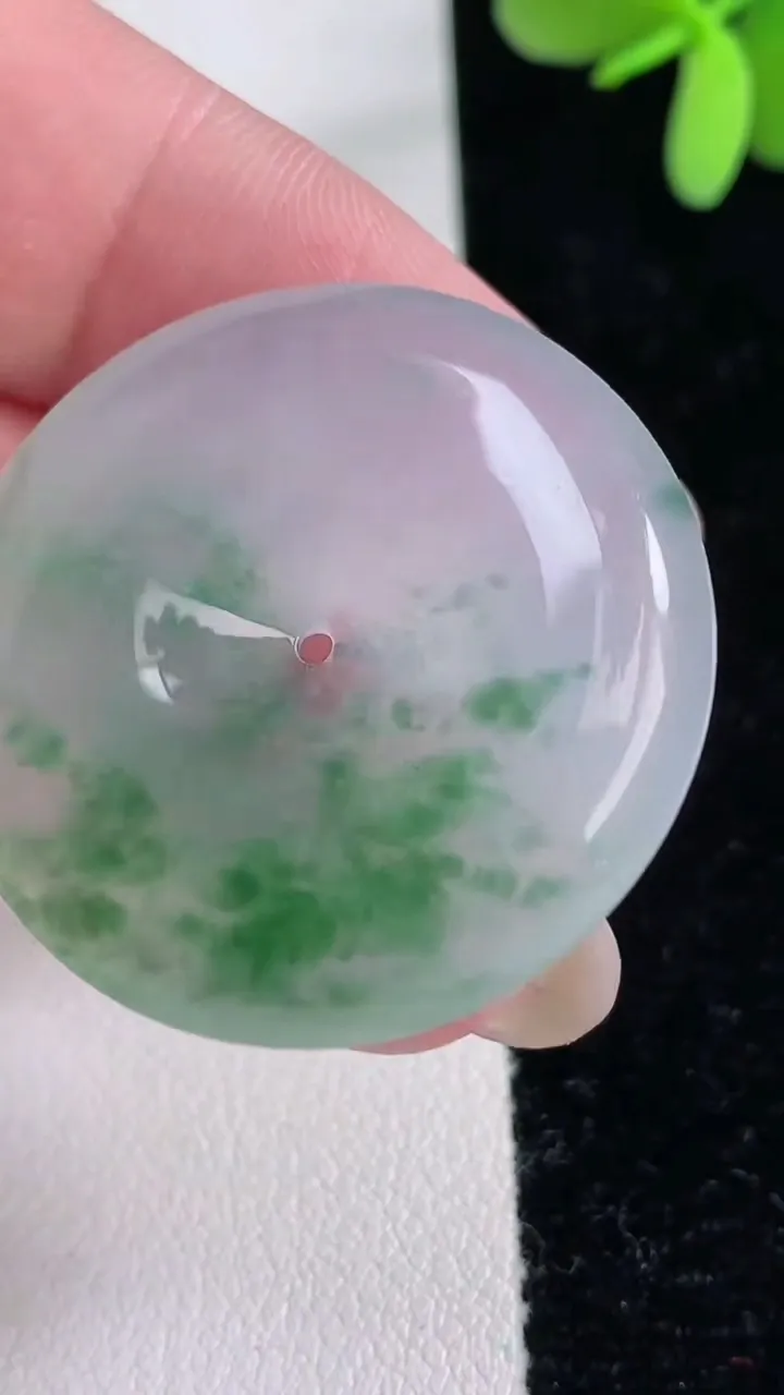 天然A货翡翠种飘花平安扣吊坠，尺寸32.5-5.8，重量:13.00g
12月12日