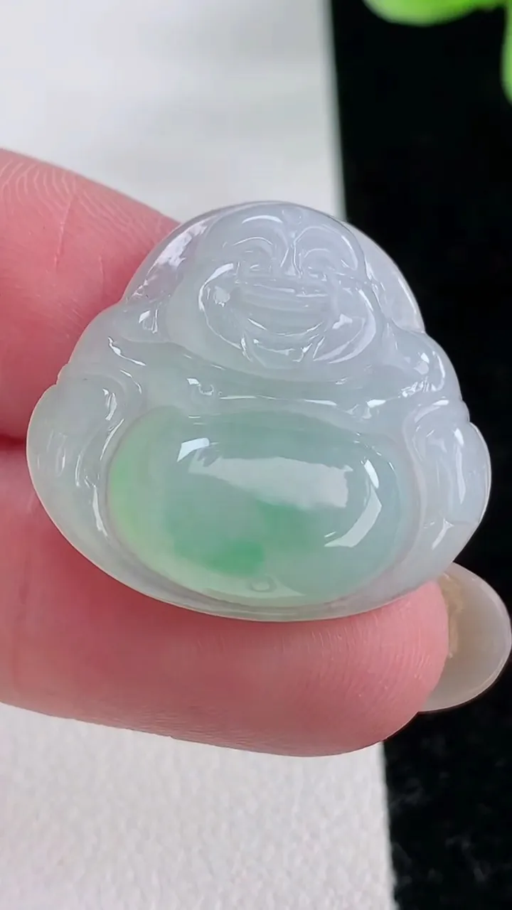 天然A货翡翠佛公吊坠，尺寸23-25-5，重量:4.95g
12月12日