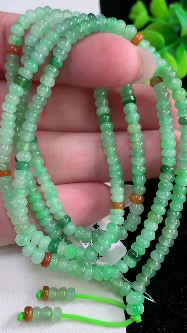 天然A货翡翠双彩算盘珠项链，尺寸3.8-1.8-286颗，重量:24.67g12月12日
工厂直销收藏佳品,种好水足，色泽均匀，有种有色，上手高大气！