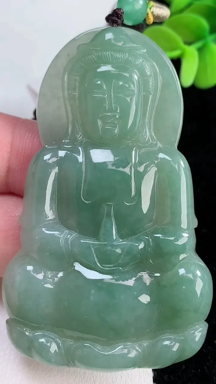 天然A货翡翠观音菩萨吊坠，尺寸67.8-41-5.2，重量:34.17g
12月12日
