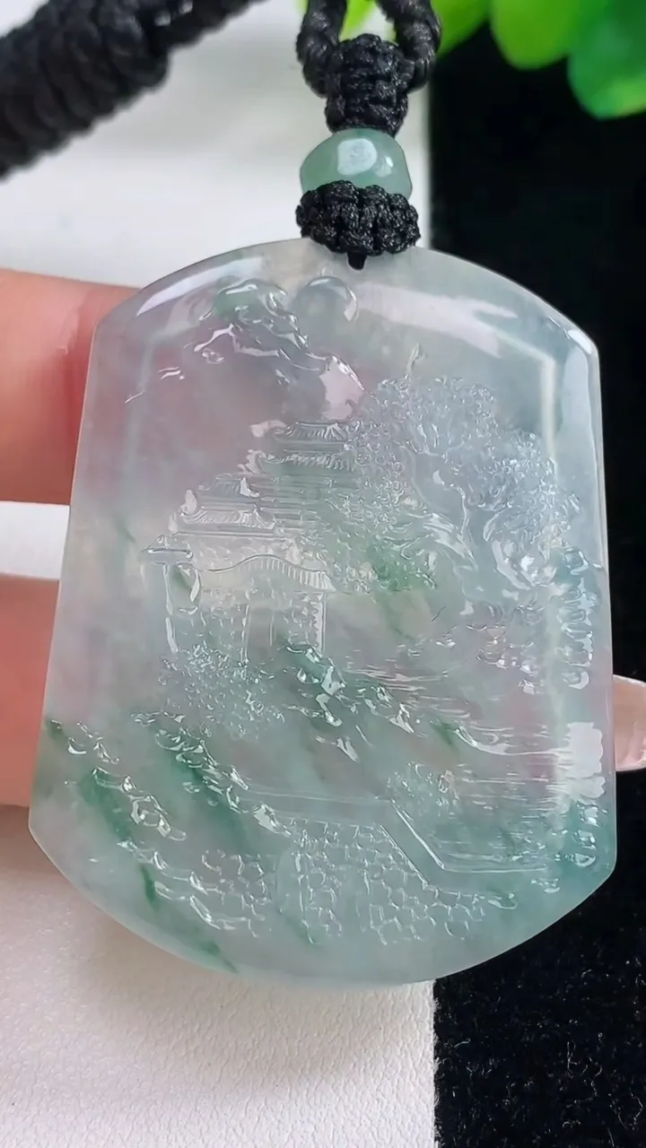 天然A货翡翠种飘花山水牌吊坠，尺寸49-37.6-4.2，重量:22.70g
12月12日