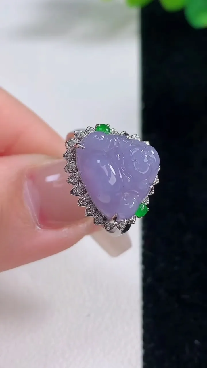 天然A货翡翠18K金紫罗兰佛公戒指，尺寸17.6-10.8-12.6-10.7，重量:3.91g2025年12月12日
工厂直销收藏佳品,种好水足，色泽均匀，有种有色，上手高大气！