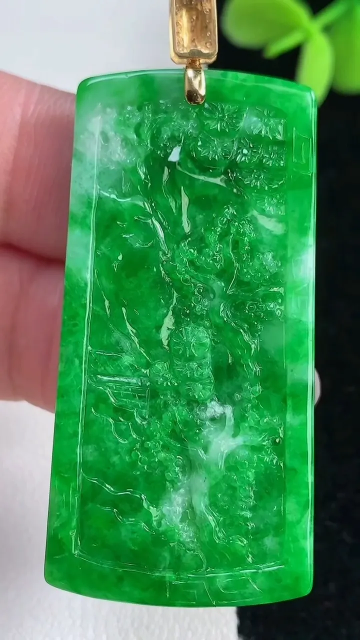 天然A货翡翠山水牌吊坠，尺寸48.5-24-4，重量:12.78g
12月12日