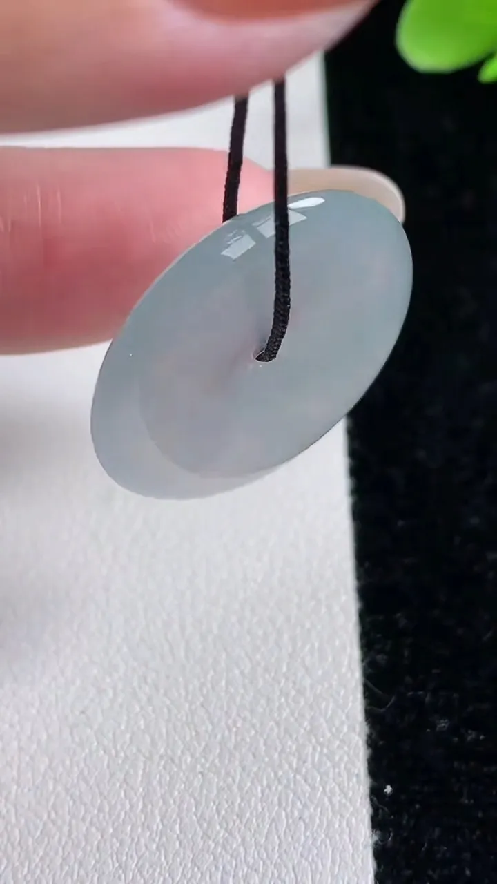 天然A货翡翠紫罗兰平安扣吊坠，尺寸25.3-4.6，重量:6.52g
12月12日