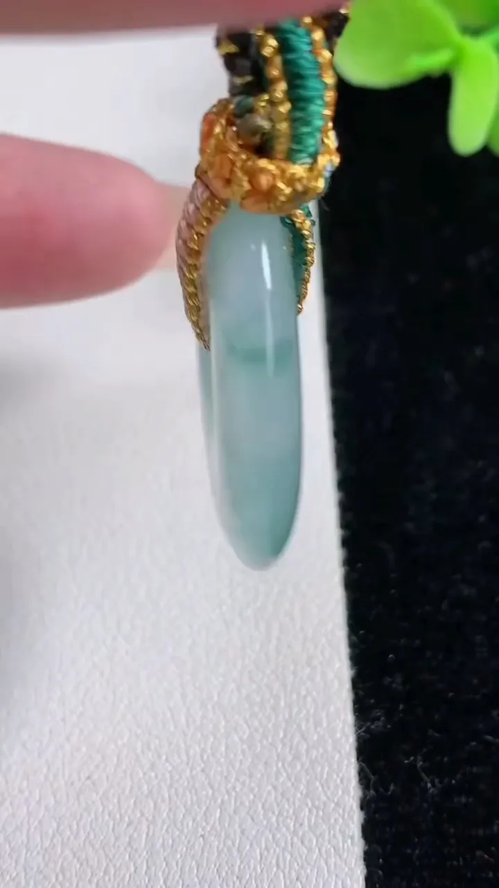 天然A货翡翠冰种飘花平安扣吊坠，尺寸32.1-5.3，重量:17.22g
12月12日