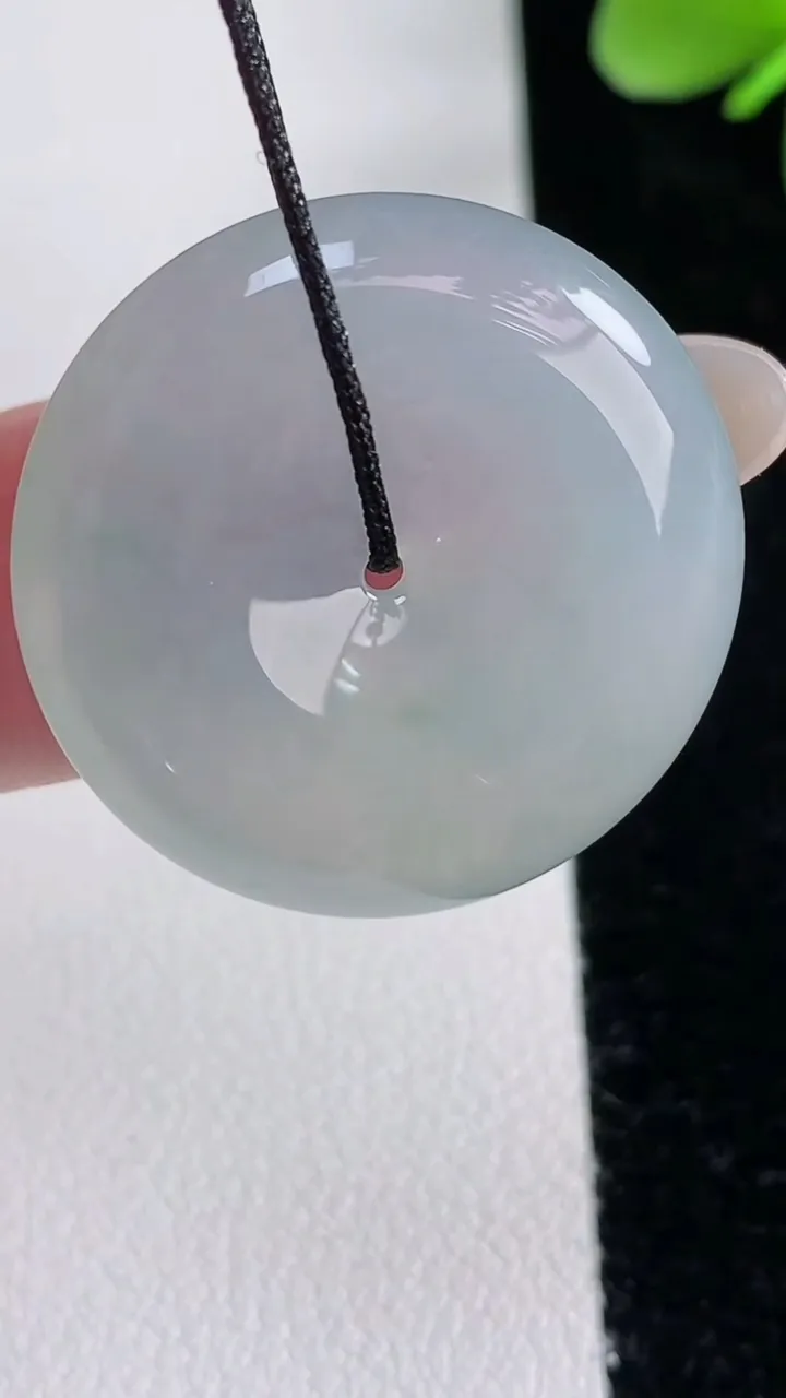 天然A货翡翠平安扣吊坠，尺寸25.8-5.3，重量:7.88g
12月12日