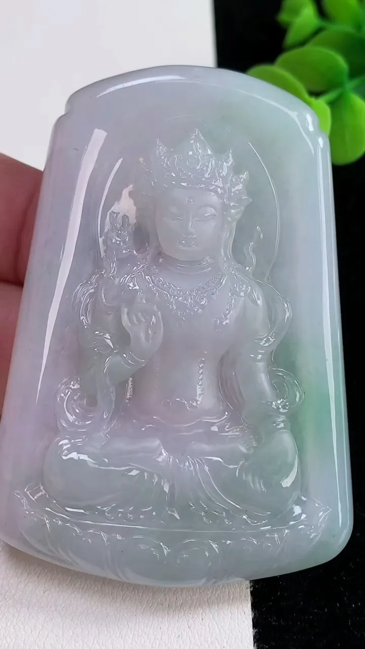 天然A货翡翠度母观音吊坠，尺寸69-48-6.6，重量:48.13g
12月12日