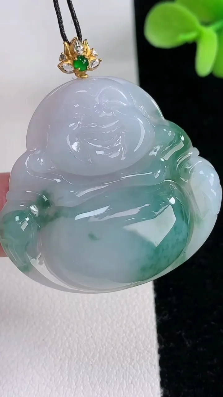 天然A货翡翠种飘花佛公吊坠，尺寸34.5-37-5.4，重量:11.61g
12月12日