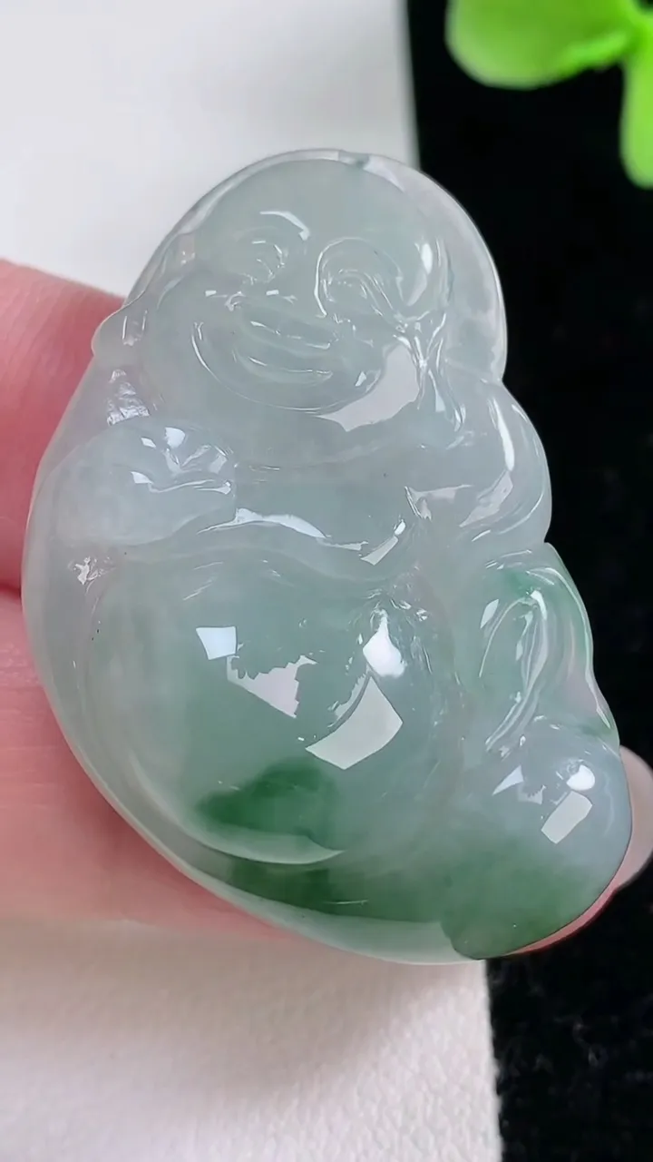 天然A货翡翠冰种飘花布袋佛吊坠，尺寸40.3-26.4-11.8，重量:17.99g
12月12日