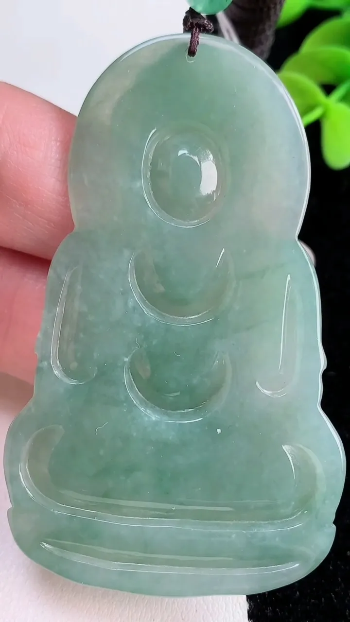 天然A货翡翠观音菩萨吊坠，尺寸67.8-41-5.2，重量:34.17g
12月12日