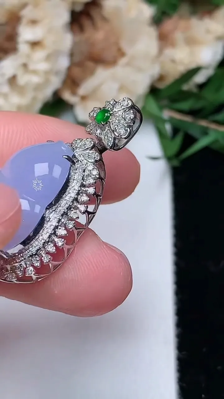 天然A货翡翠紫罗兰葫芦吊坠，尺寸30.3-17.6-11.3，裸石17.5-13.5，重量:4.66g
12月12日，重量:4.66g