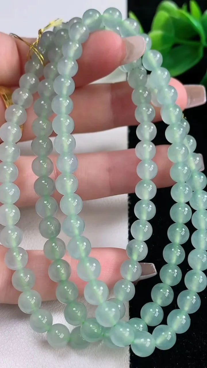 天然A货翡翠圆珠项链，尺寸5.8-108颗，重量:40.97g
12月12日