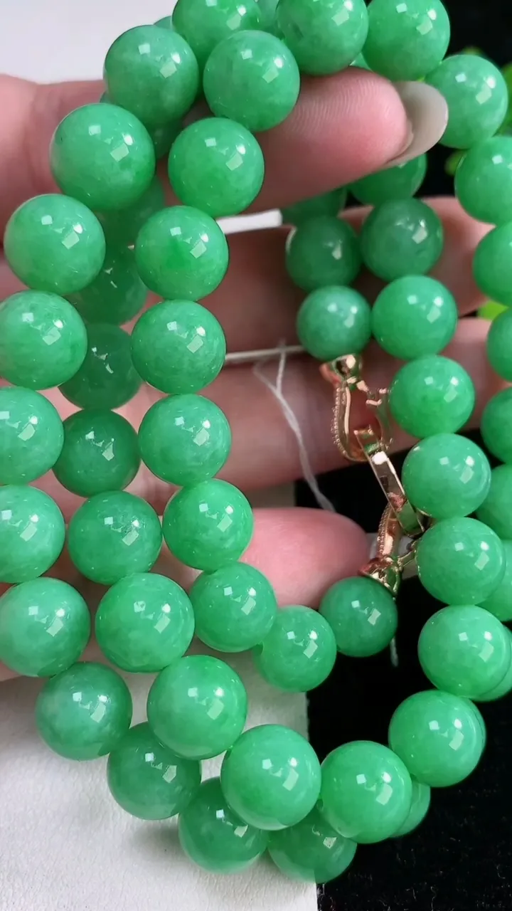 天然A货翡翠圆珠项链，尺寸10.4-59颗，重量:100.85g12月12日
工厂直销收藏佳品,种好