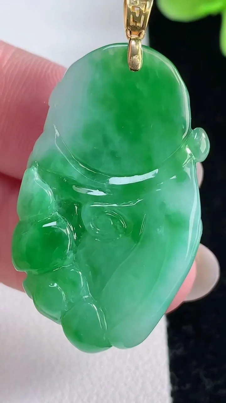天然A货翡翠财神爷吊坠，尺寸37-22.6-11.2，重量:12.97g
12月12日