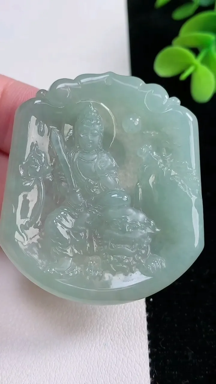 天然A货翡翠文殊菩萨吊坠，尺寸49.2-43.7-4.8，重量:25.88g
12月12日