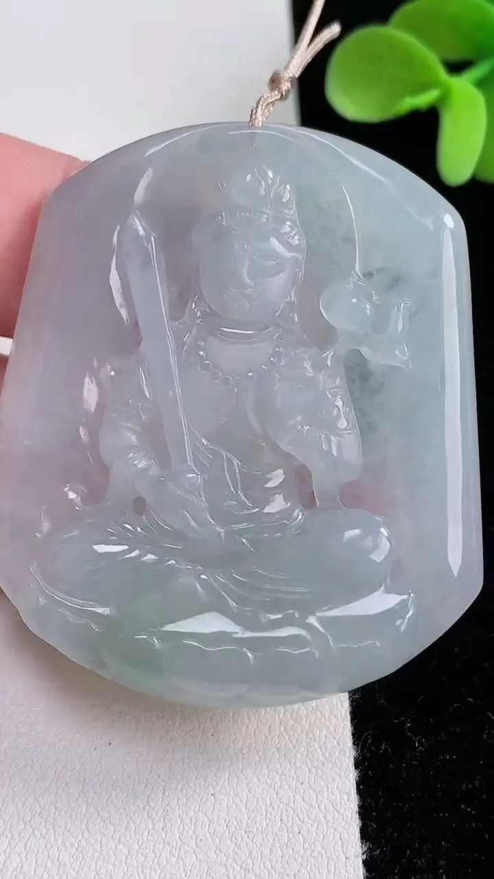 天然A货翡翠虚空藏菩萨吊坠，尺寸49.8-43.4-4.7，重量:22.87g
12月12日
