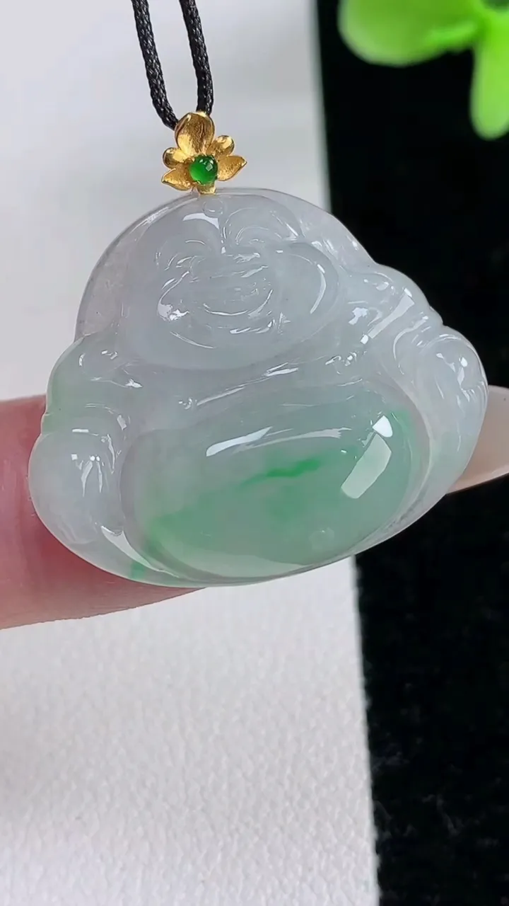 天然A货翡翠佛公吊坠，尺寸24-28.8-4.8，重量:5.58g
12月12日