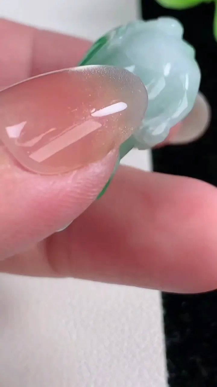 天然A货翡翠貔貅吊坠，尺寸34.3-19.2-12.8，重量:16.93g
12月12日