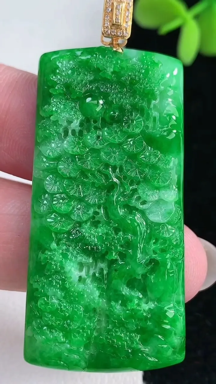 天然A货翡翠山水牌吊坠，尺寸48.5-24-4，重量:12.78g
12月12日